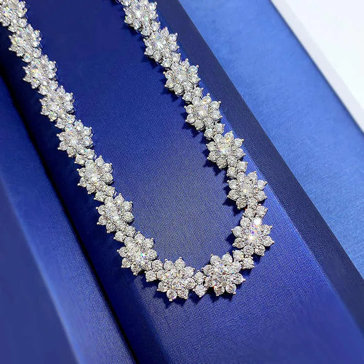 مجموعة مجوهرات من الزركونيا المكعبة الفاخرةLuxury Cubic Zirconia Jewelry Set