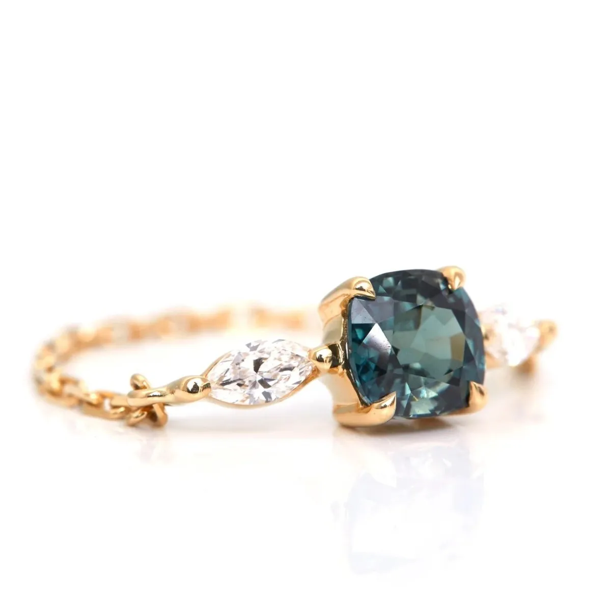 18k Gold Green Sapphire & Diamond Dream Weaver Chain Ring